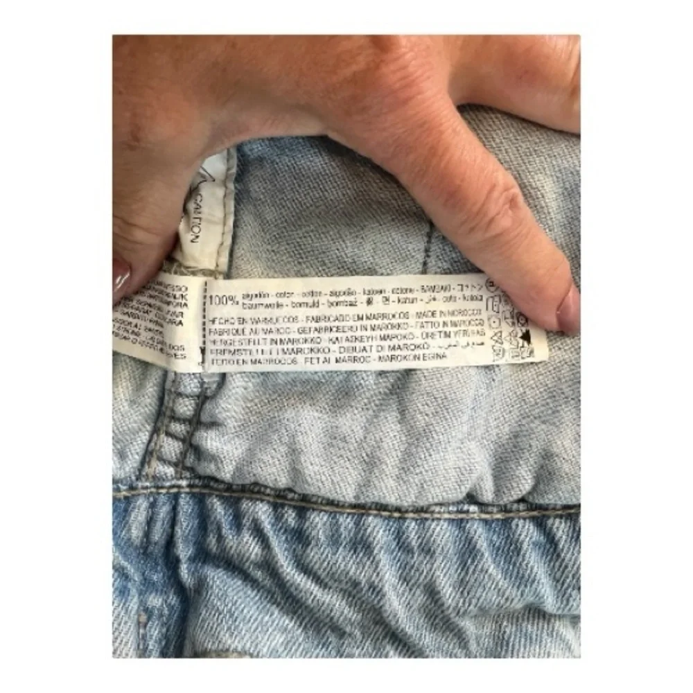 💙 EUC ZARA Light Wash Distressed Denim Jacket | Sz M - Picture 11 of 11